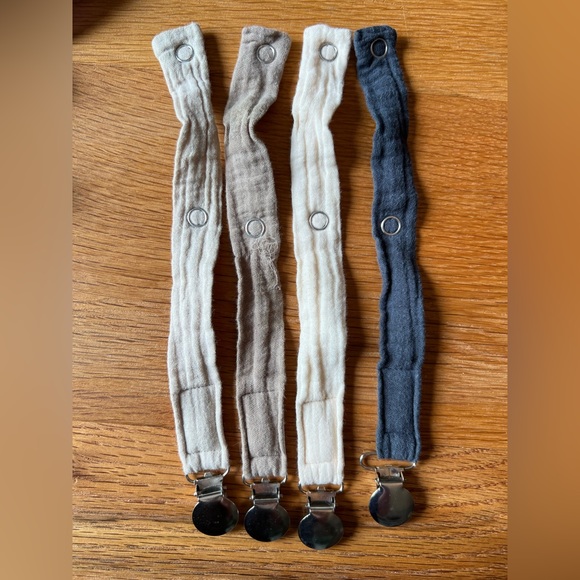 SET Of 4 CharleyCharles Pacifier Clips - Picture 5 of 6